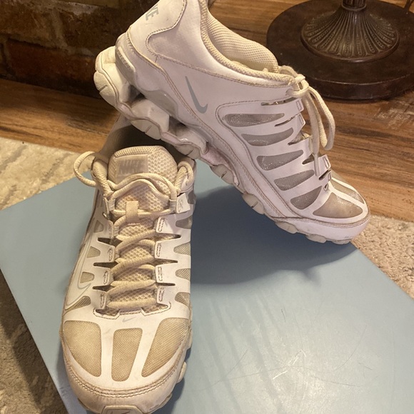 Mens white Nike REAX Training athletic shoes - Picture 2 of 5